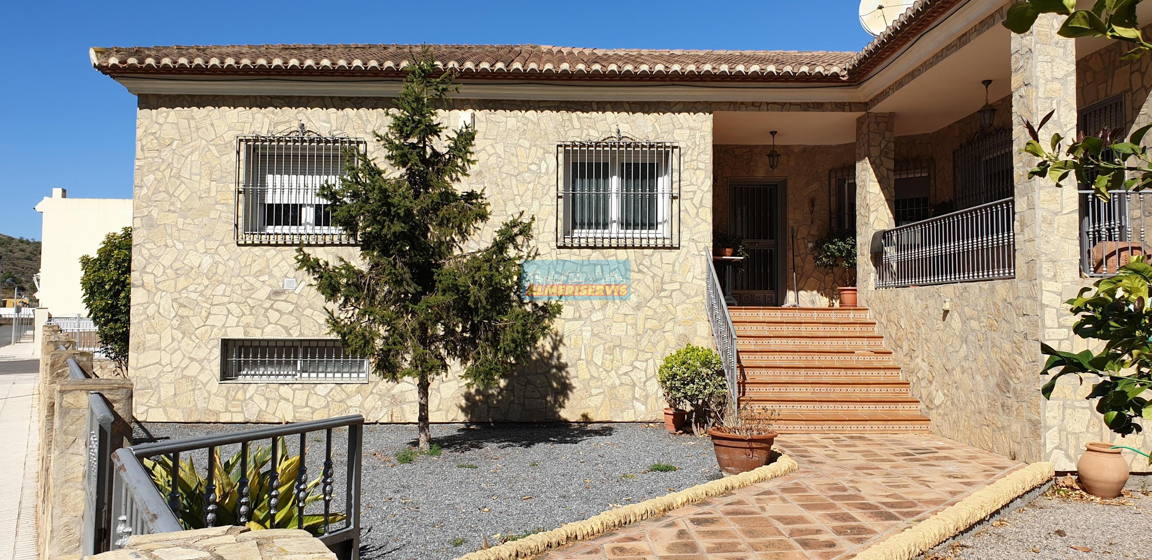 Venta de chalet en Berja