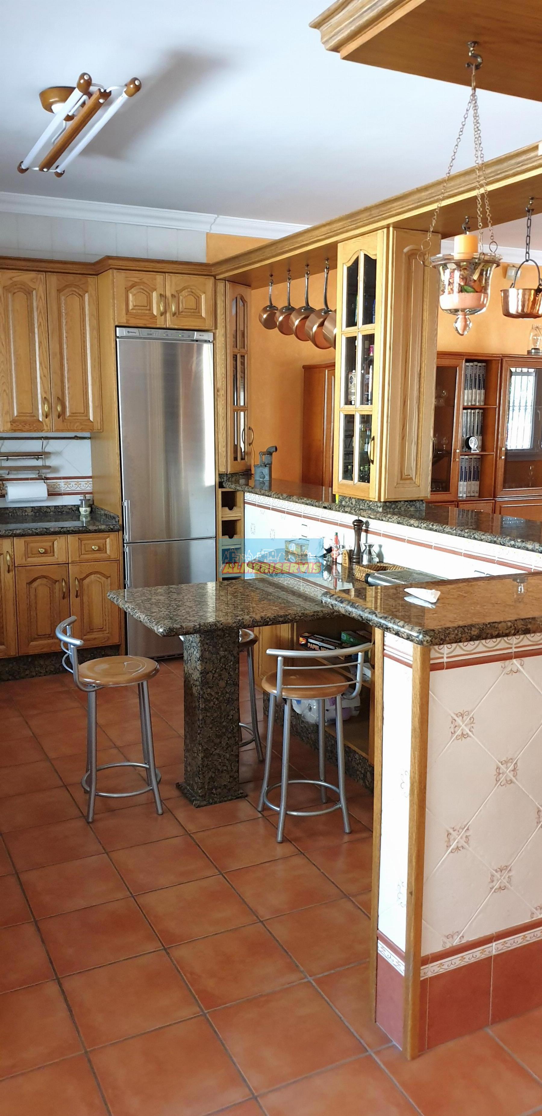 Köp av chalet i Berja