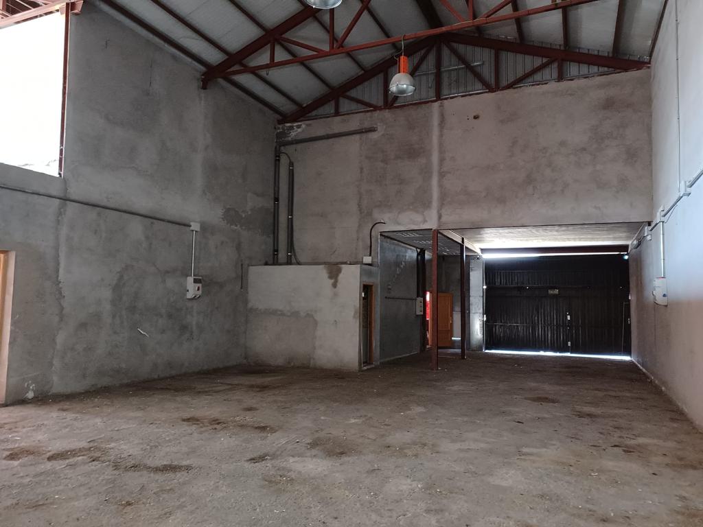 Venta de nave industrial en Torres de la Alameda