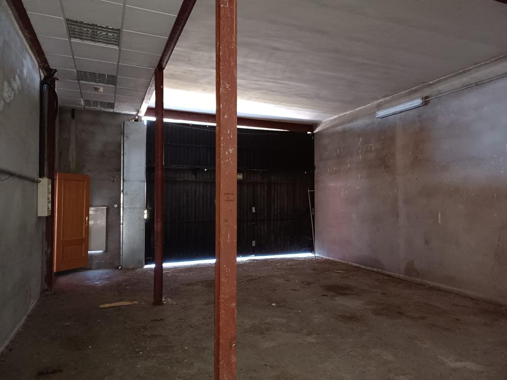 Venta de nave industrial en Torres de la Alameda