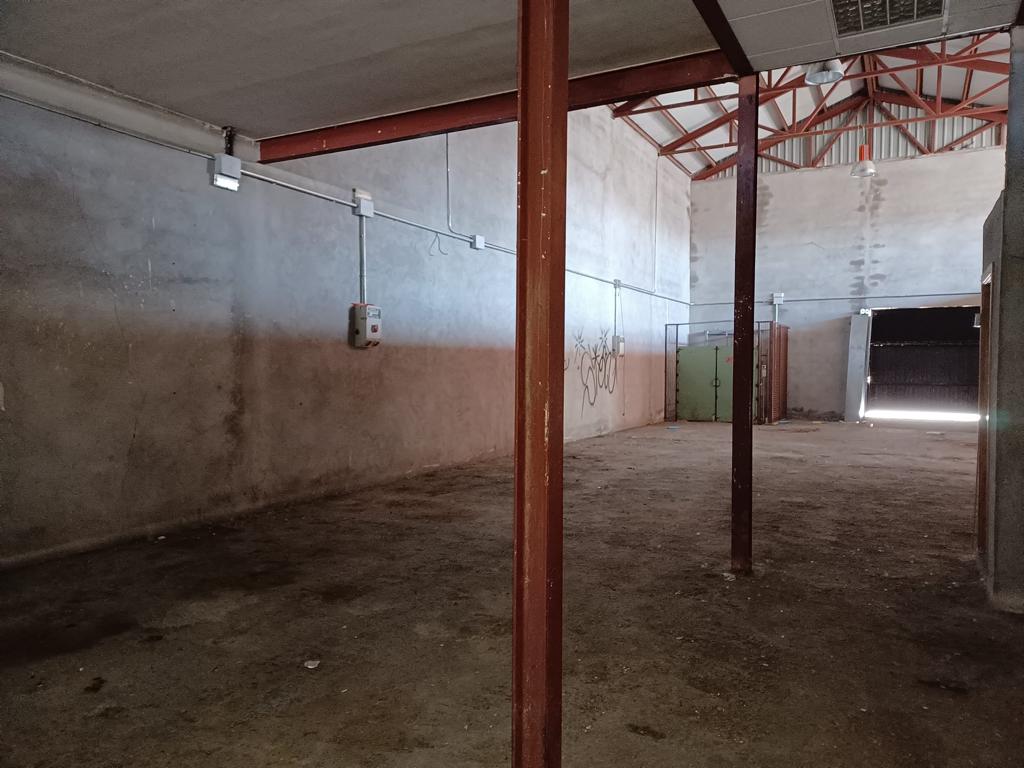 Venta de nave industrial en Torres de la Alameda