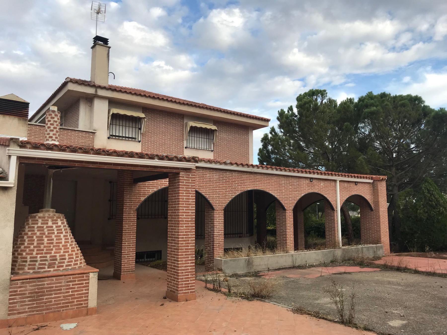Venta de villa en Villalbilla