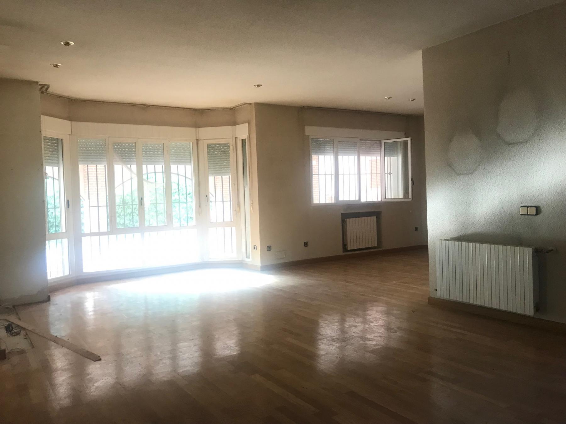 Venta de villa en Villalbilla