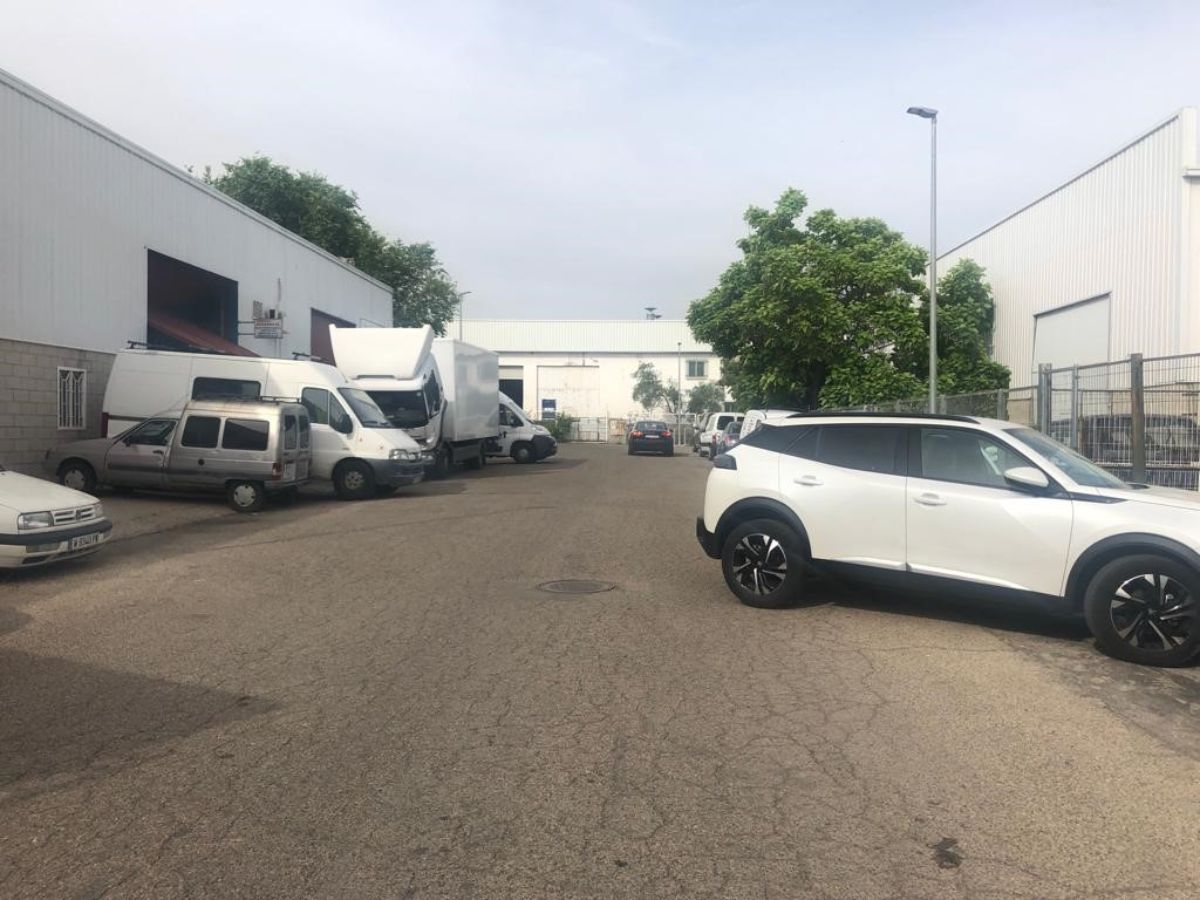 Venta de nave industrial en Sevilla la Nueva