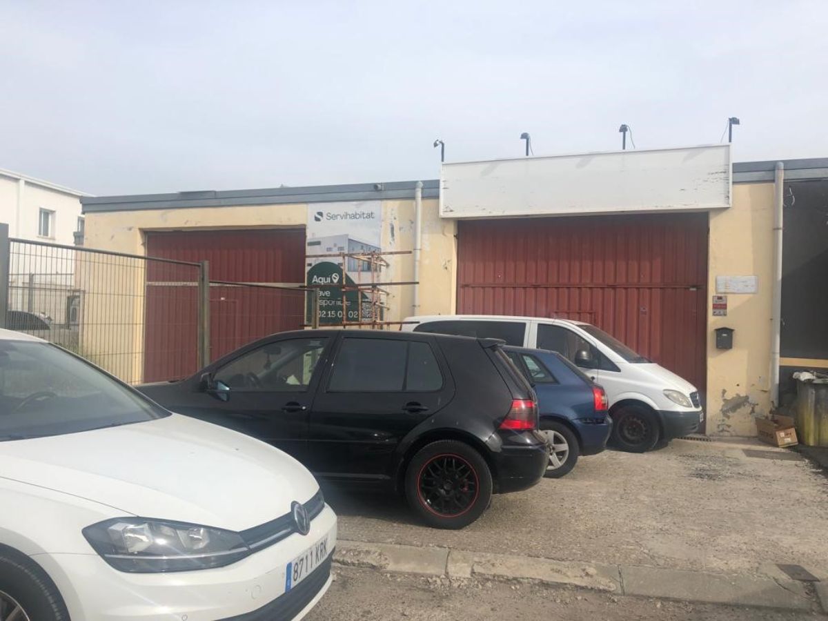 Venta de nave industrial en Sevilla la Nueva