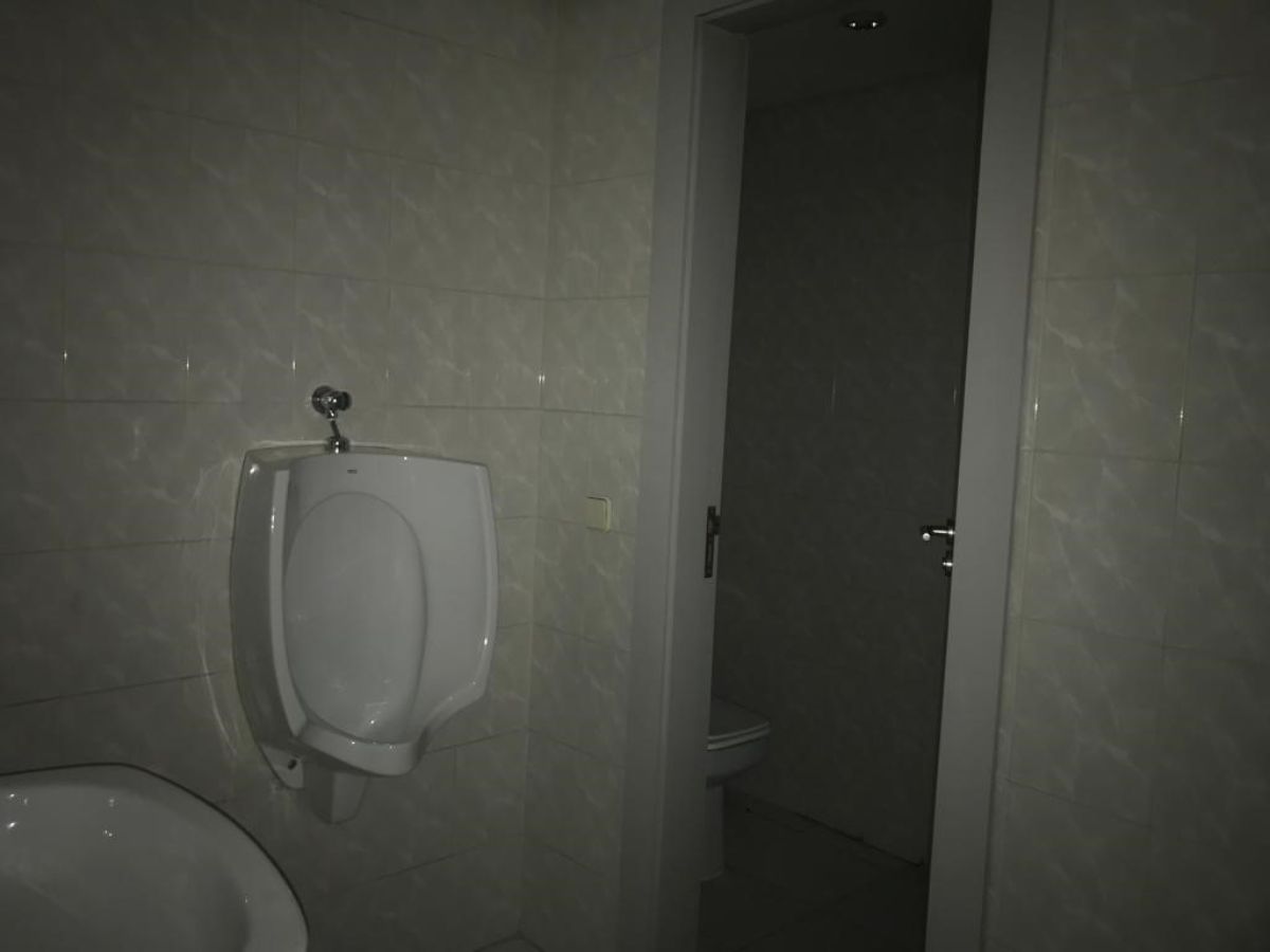 Venta de local comercial en Velilla de San Antonio