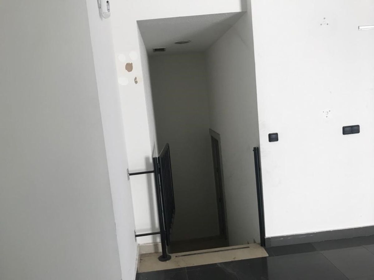 Venta de local comercial en Velilla de San Antonio