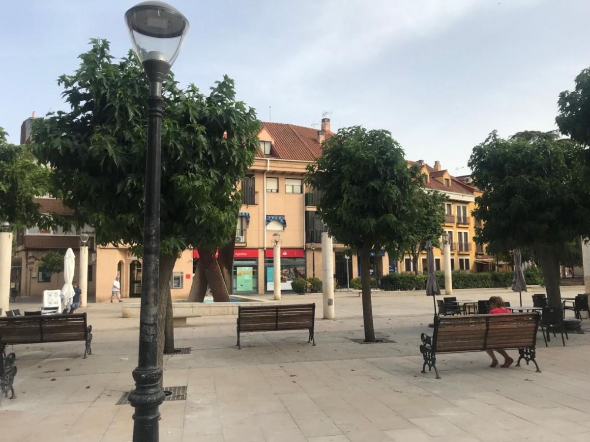 Venta de local comercial en Velilla de San Antonio