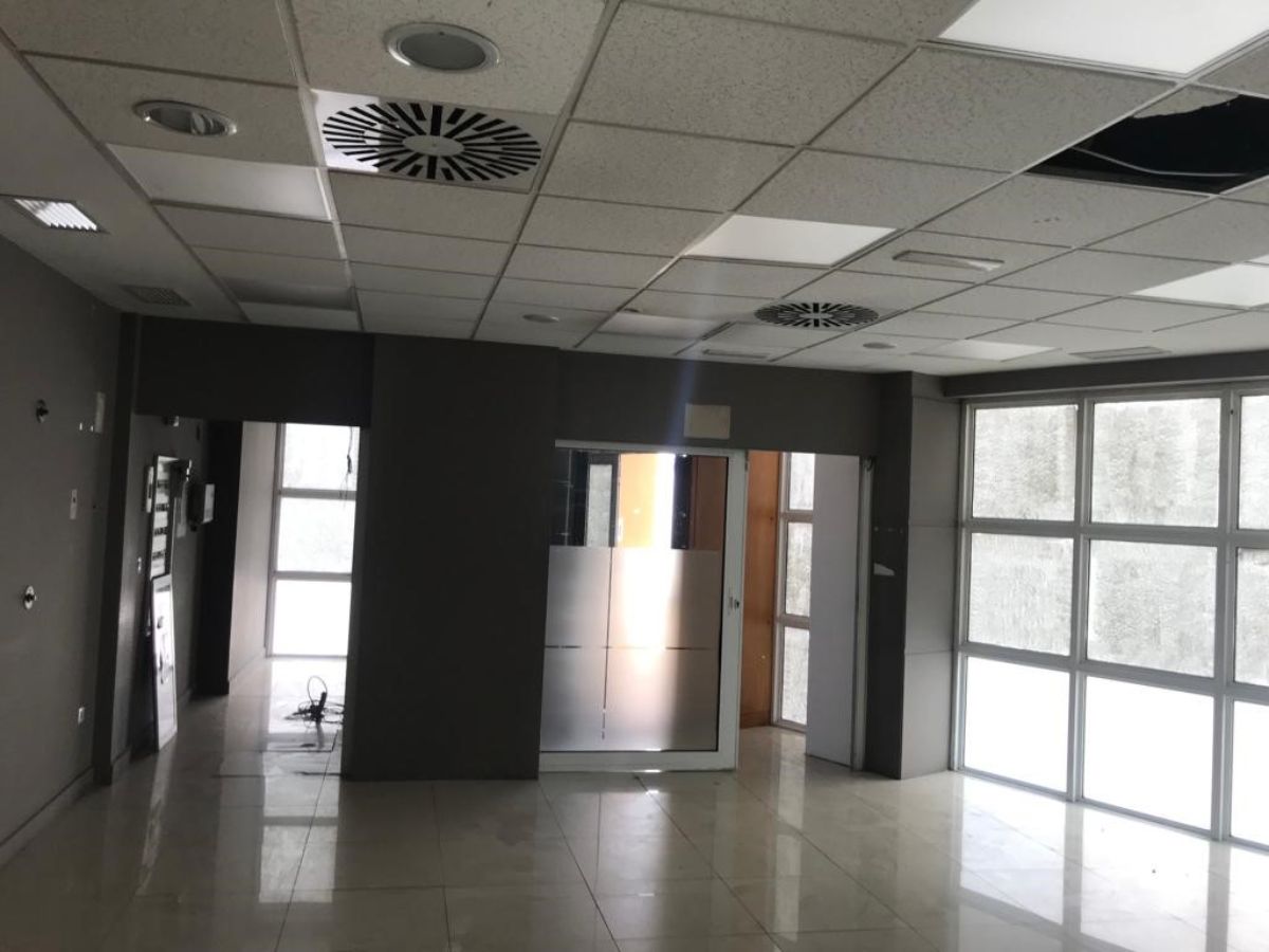 Venta de local comercial en Torres de la Alameda