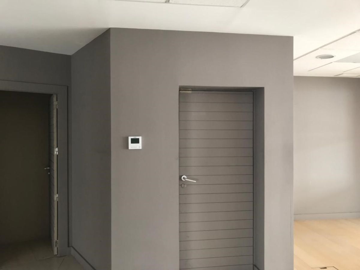 Venta de local comercial en Torres de la Alameda