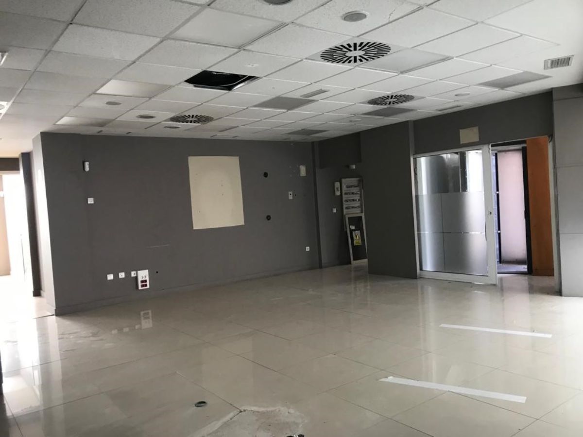 Venta de local comercial en Torres de la Alameda