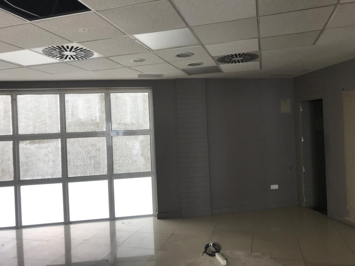 Venta de local comercial en Torres de la Alameda