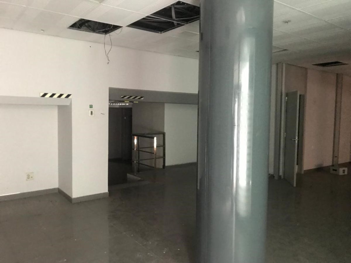 Venta de local comercial en San Fernando de Henares