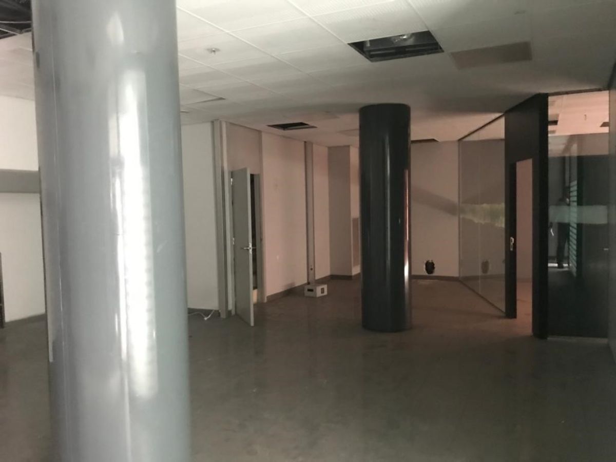 Venta de local comercial en San Fernando de Henares
