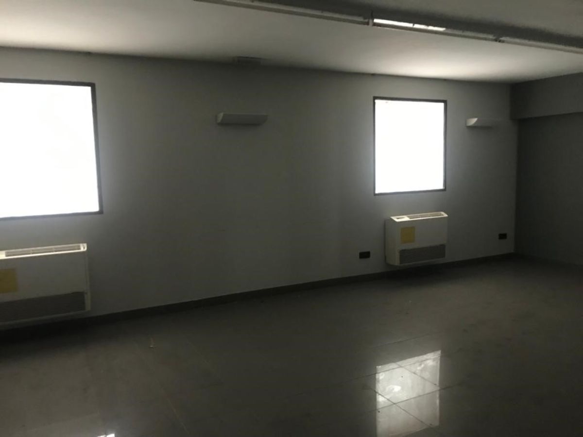 Venta de local comercial en San Fernando de Henares
