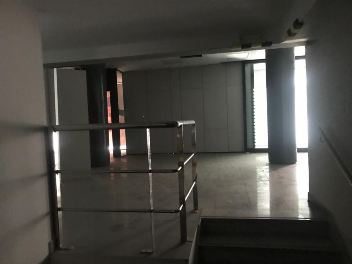 Venta de local comercial en San Fernando de Henares