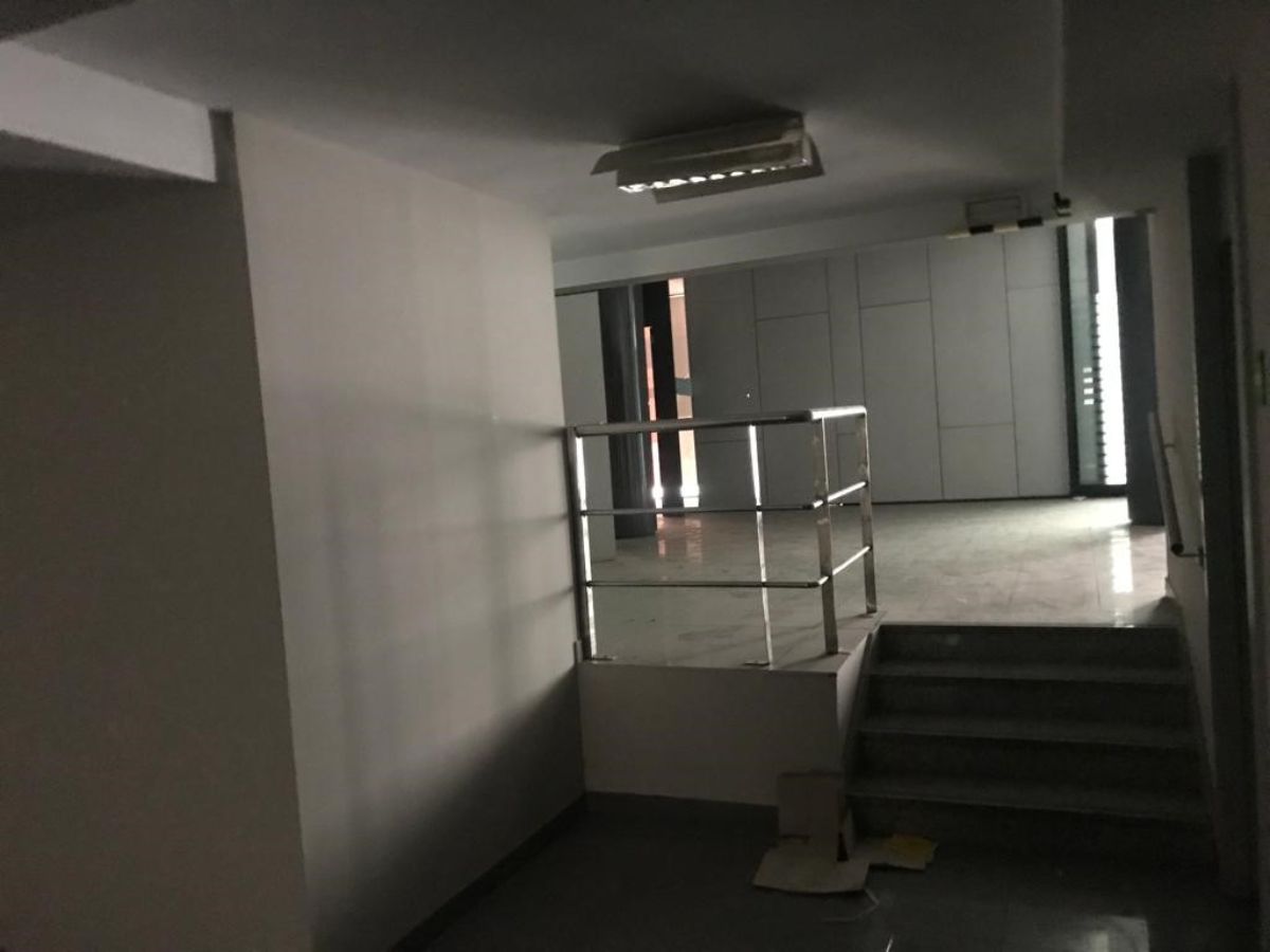 Venta de local comercial en San Fernando de Henares