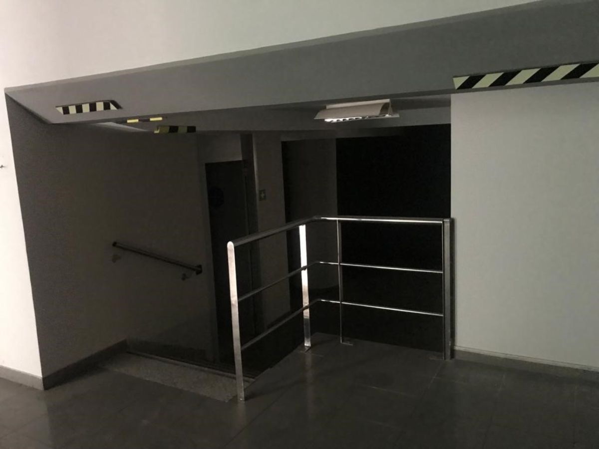 Venta de local comercial en San Fernando de Henares