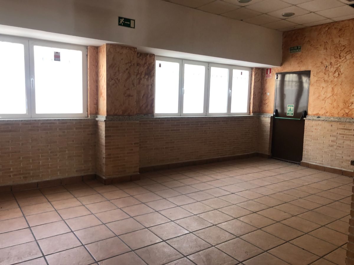 Venta de local comercial en Humanes de Madrid
