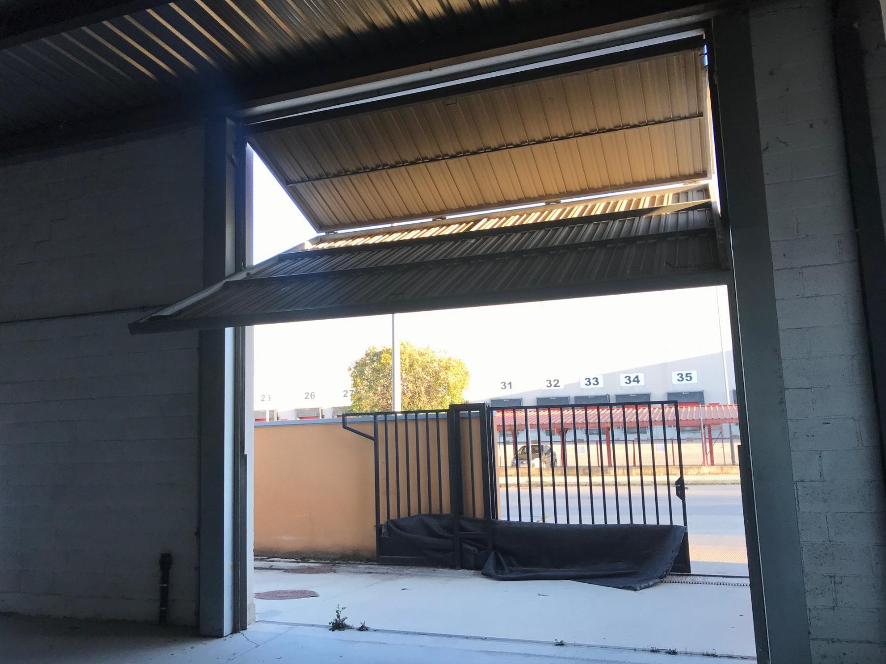 Venta de nave industrial en Camarma de Esteruelas