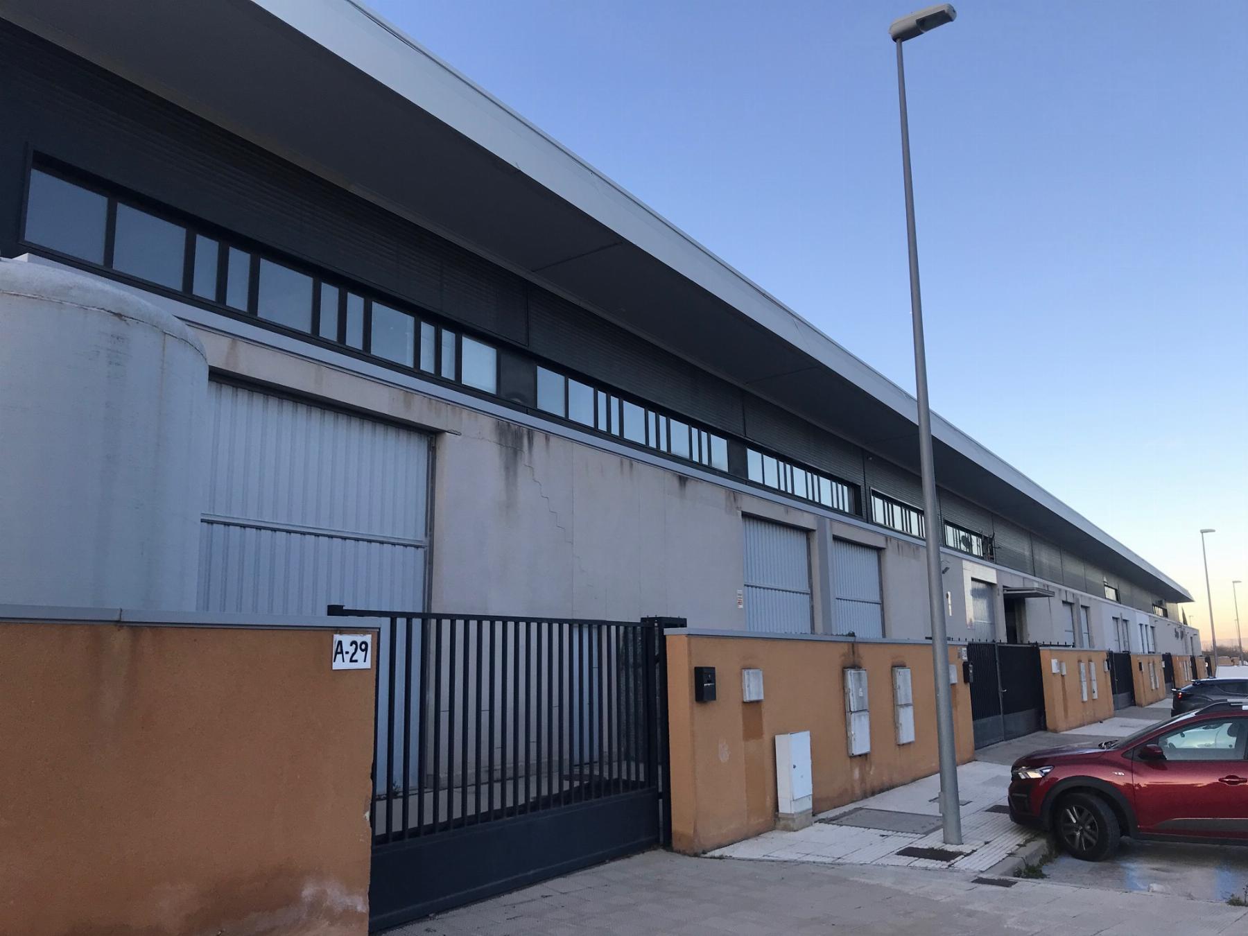 Venta de nave industrial en Camarma de Esteruelas