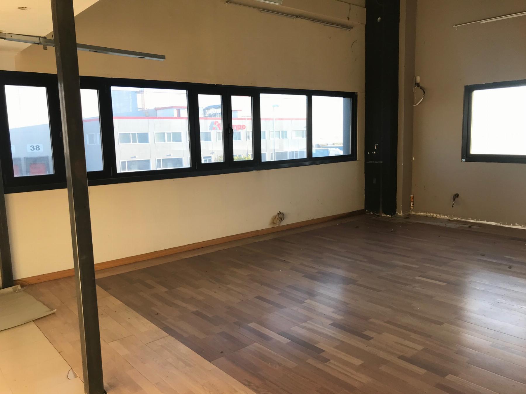 Venta de nave industrial en Camarma de Esteruelas
