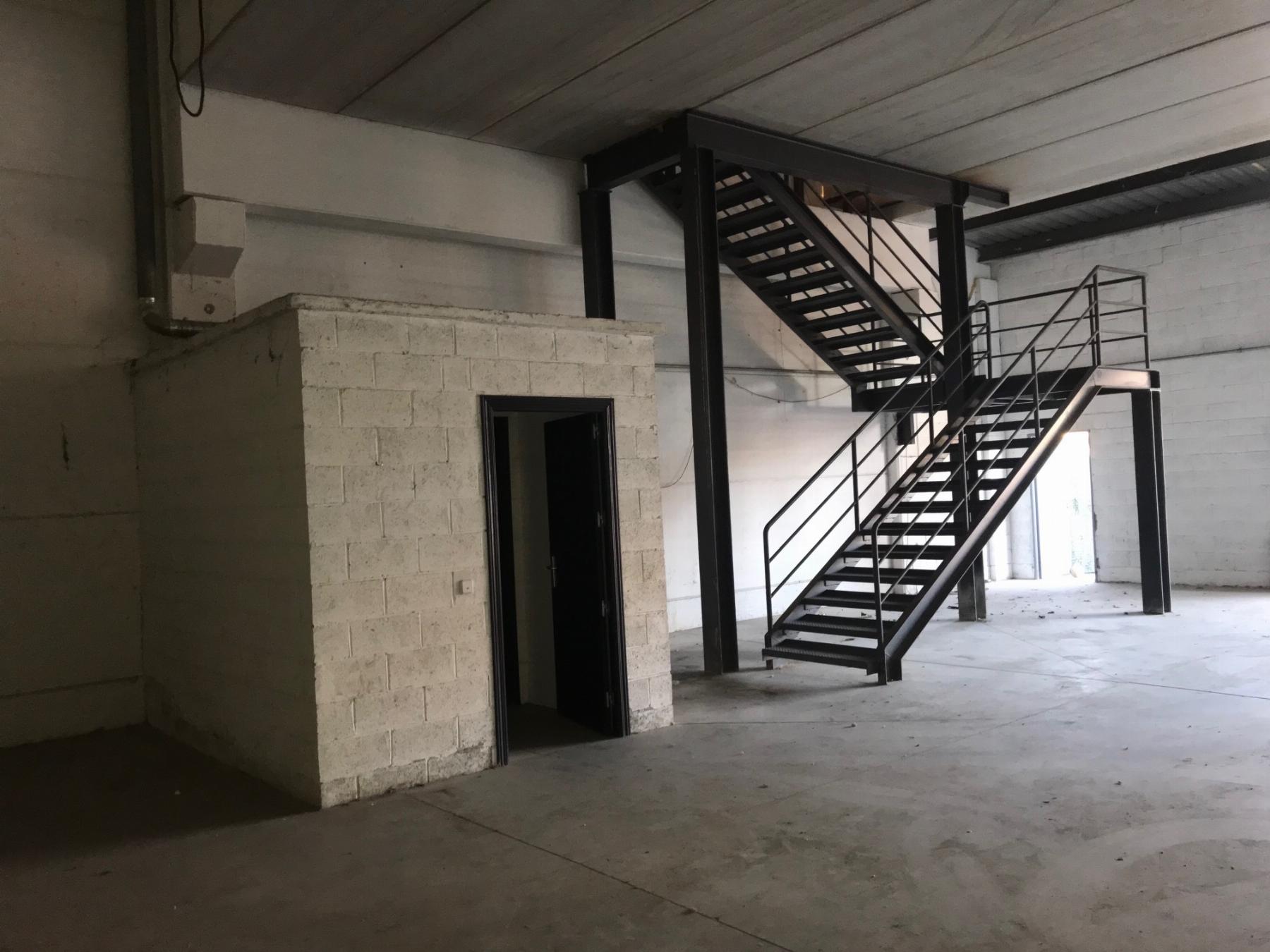 Venta de nave industrial en Camarma de Esteruelas