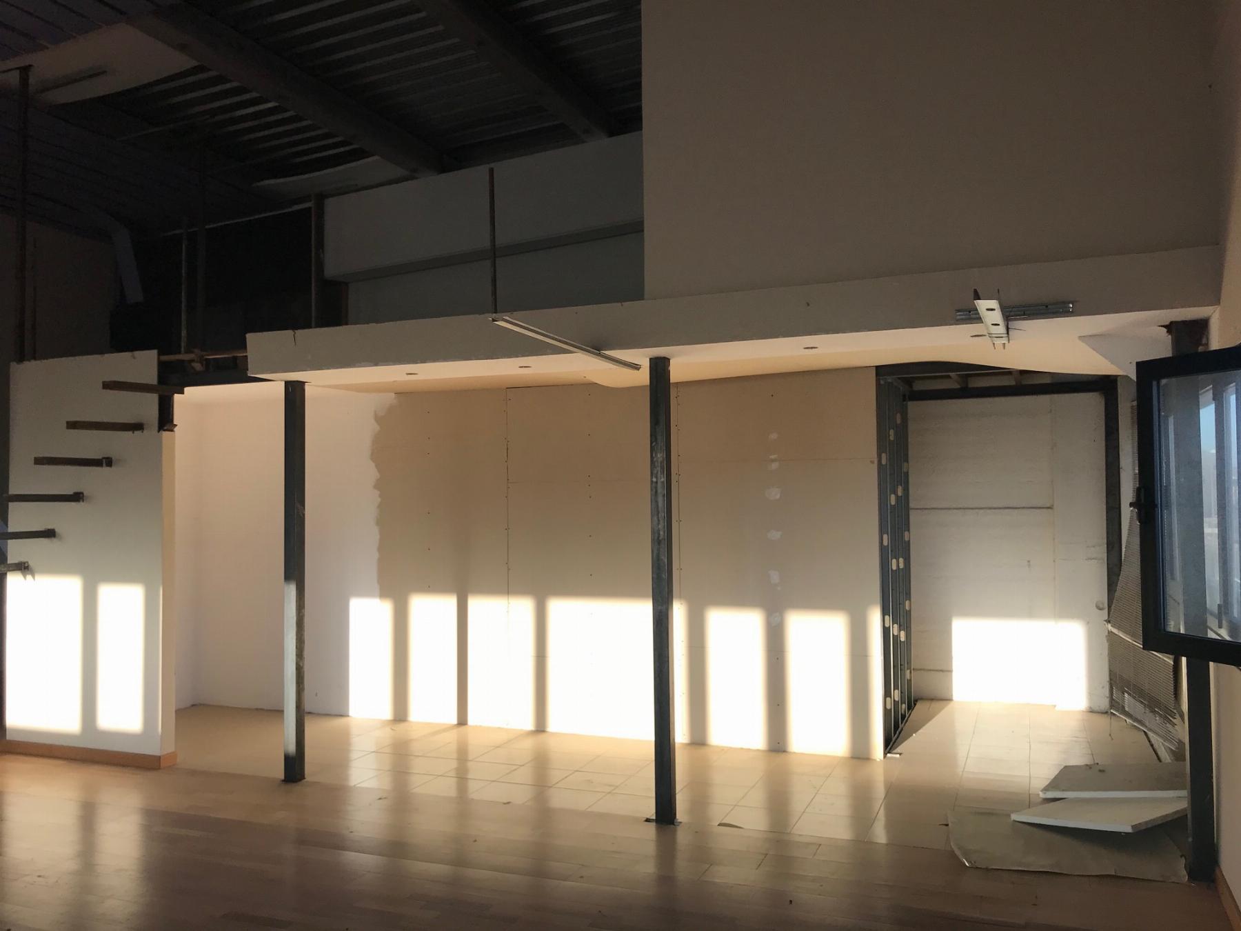 Venta de nave industrial en Camarma de Esteruelas