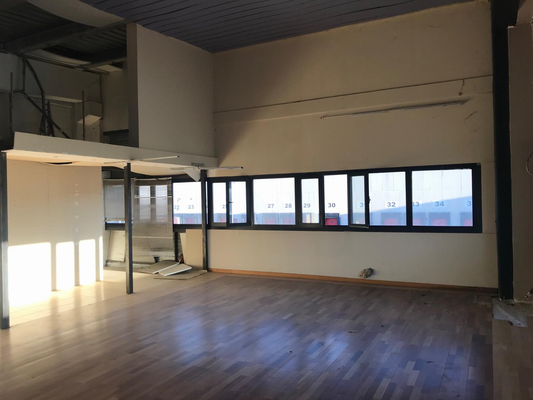 Venta de nave industrial en Camarma de Esteruelas