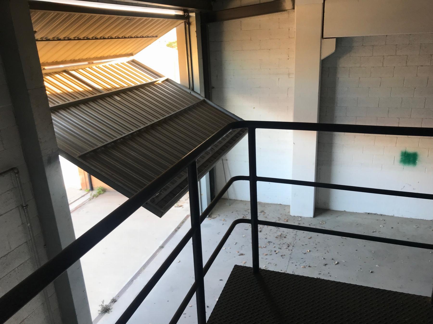 Venta de nave industrial en Camarma de Esteruelas