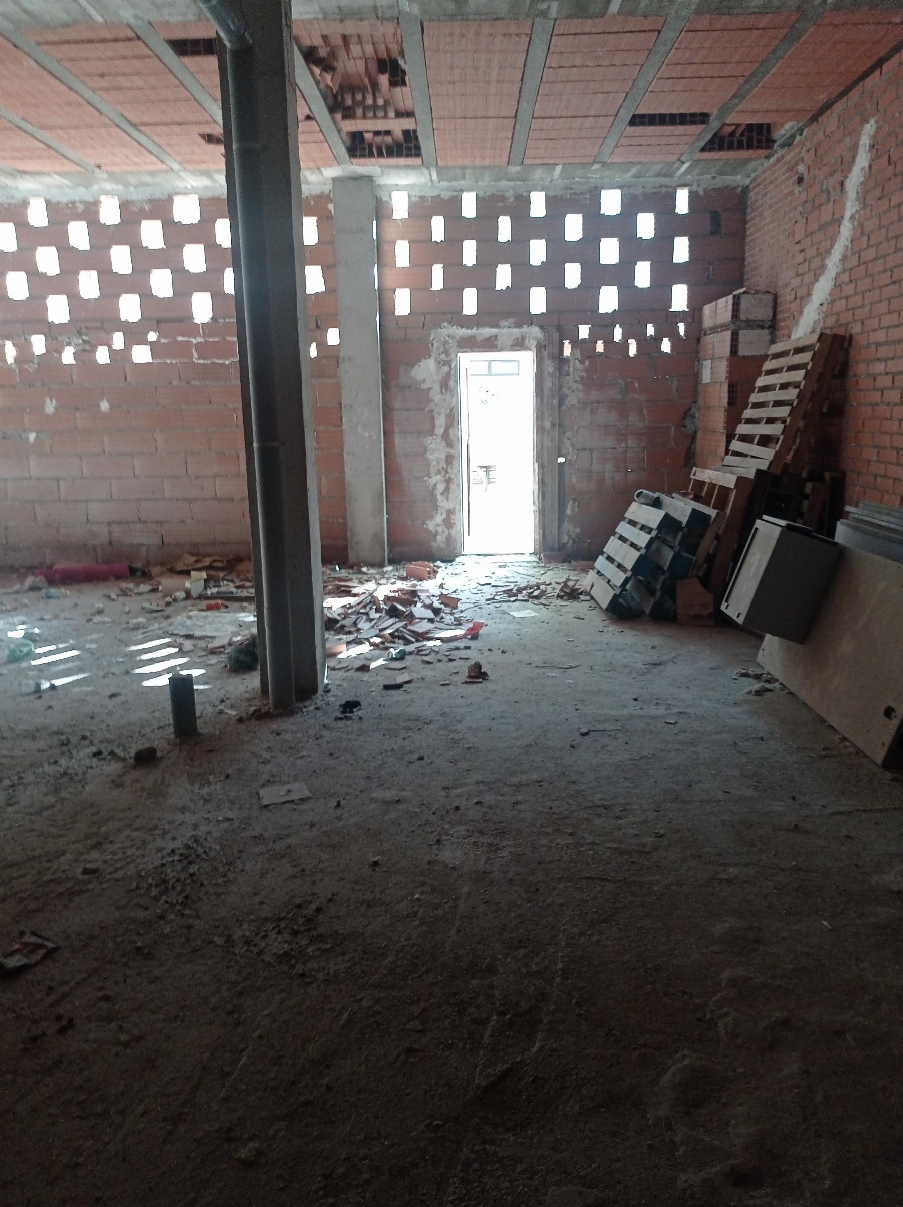 Venta de local comercial en Alcalá de Henares