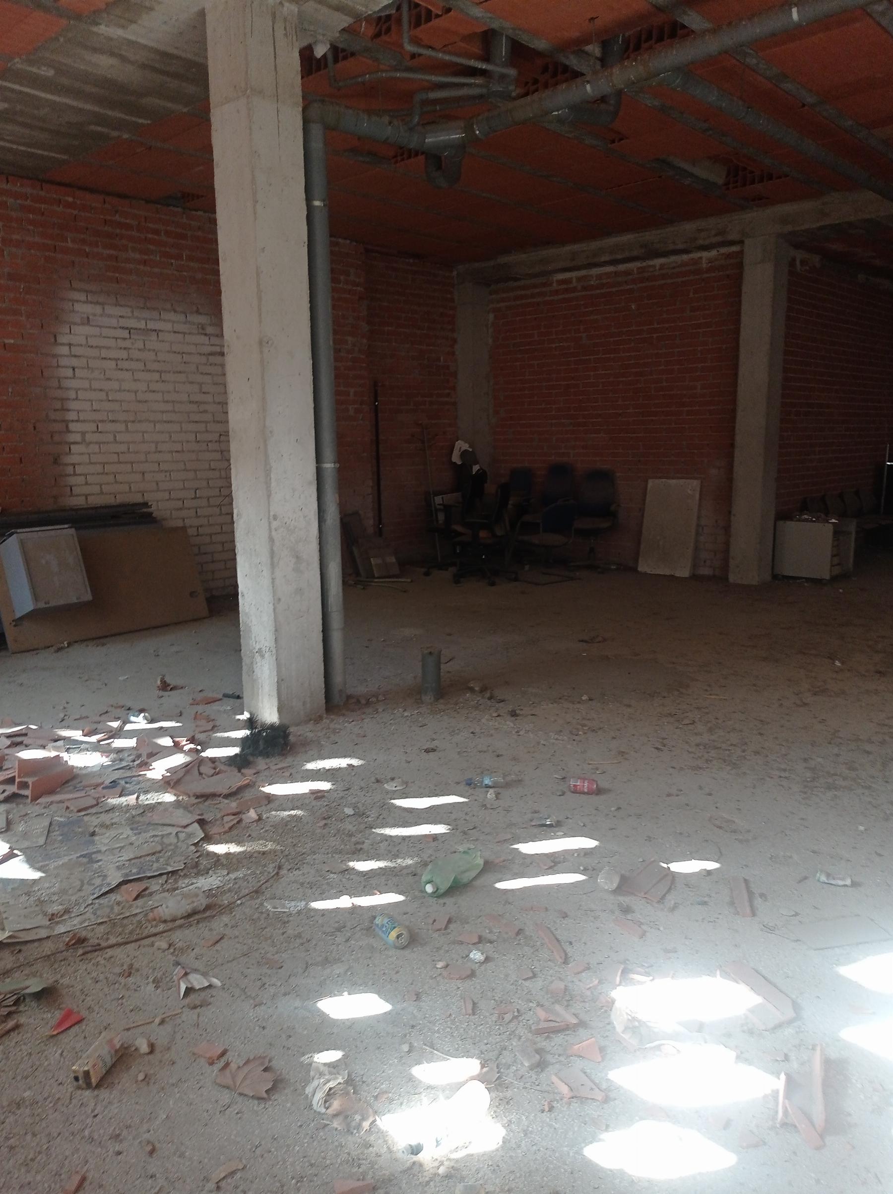 Venta de local comercial en Alcalá de Henares