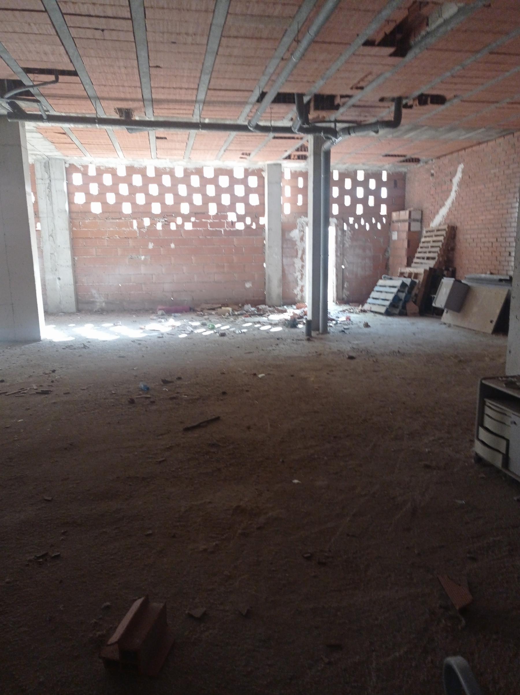 Venta de local comercial en Alcalá de Henares