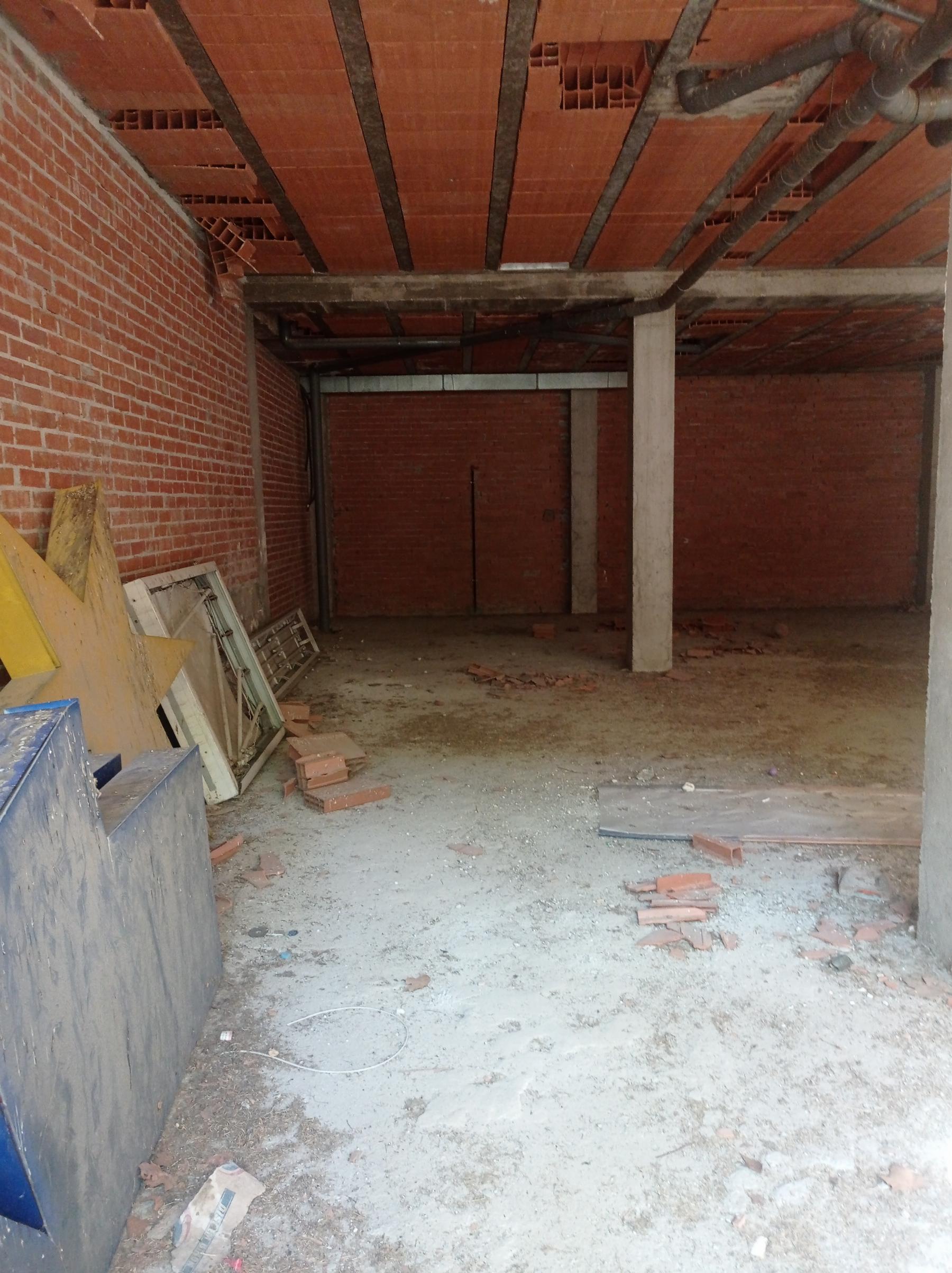 Venta de local comercial en Alcalá de Henares
