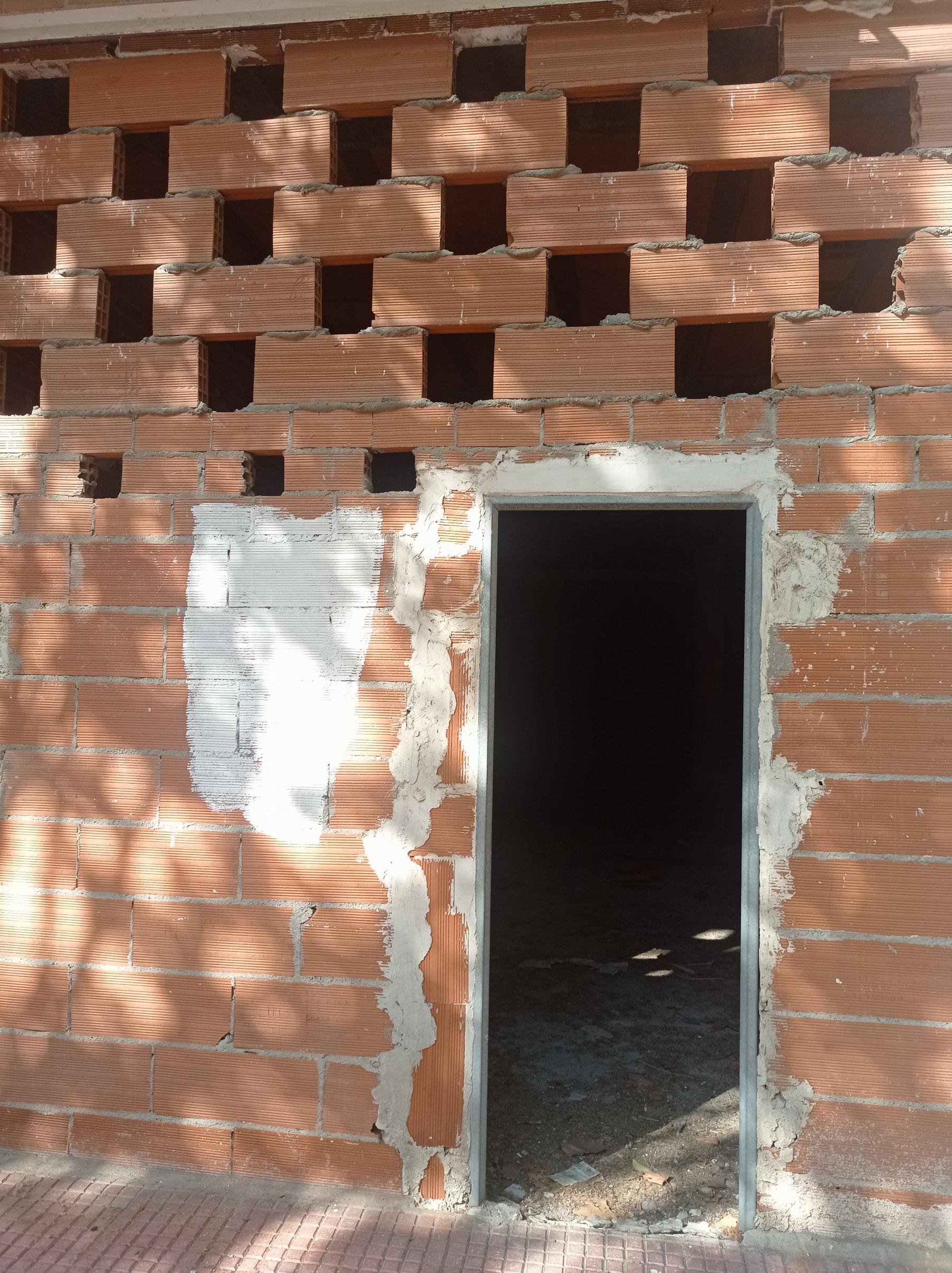 Venta de local comercial en Alcalá de Henares
