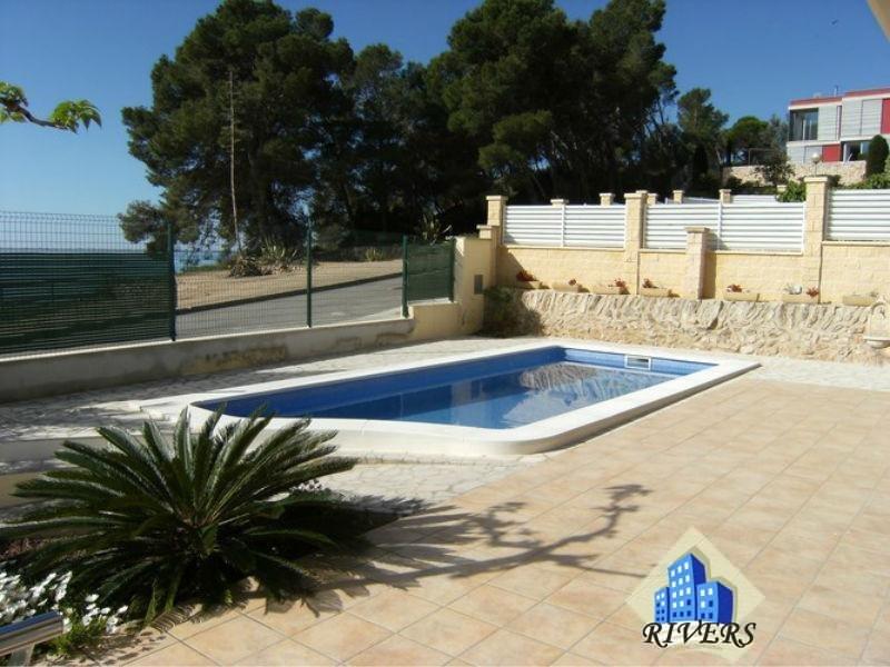 For sale of villa in Ampolla l