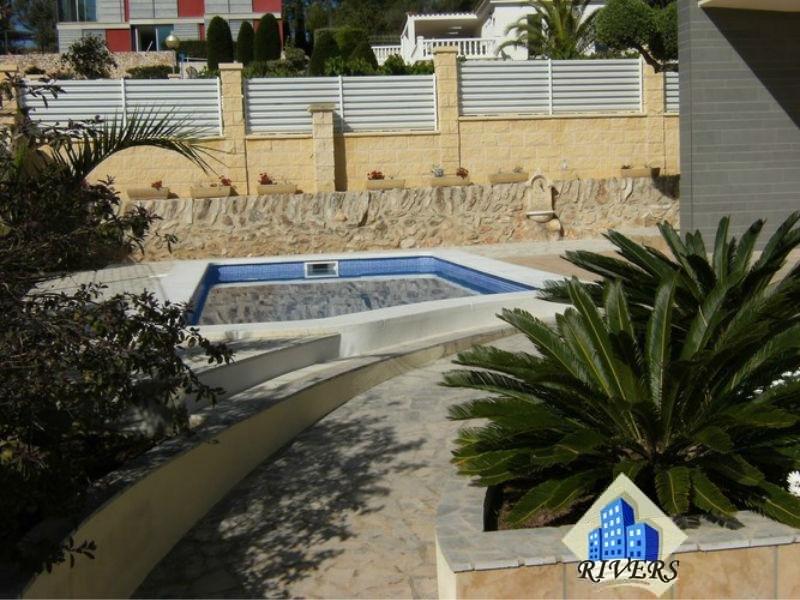 For sale of villa in Ampolla l