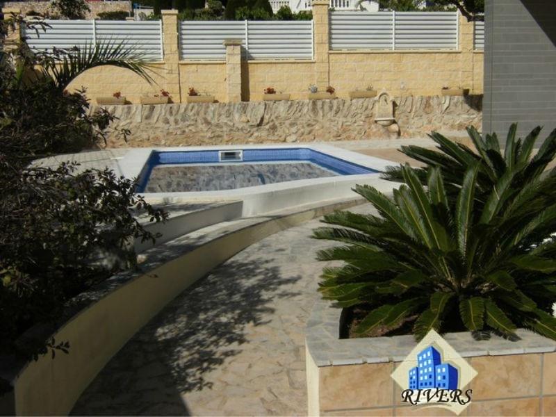 For sale of villa in Ampolla l