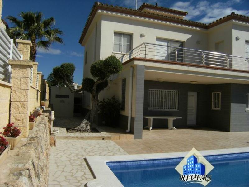 For sale of villa in Ampolla l