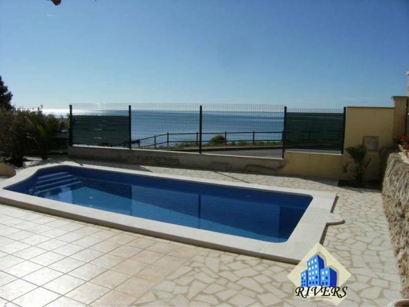 For sale of villa in Ampolla l