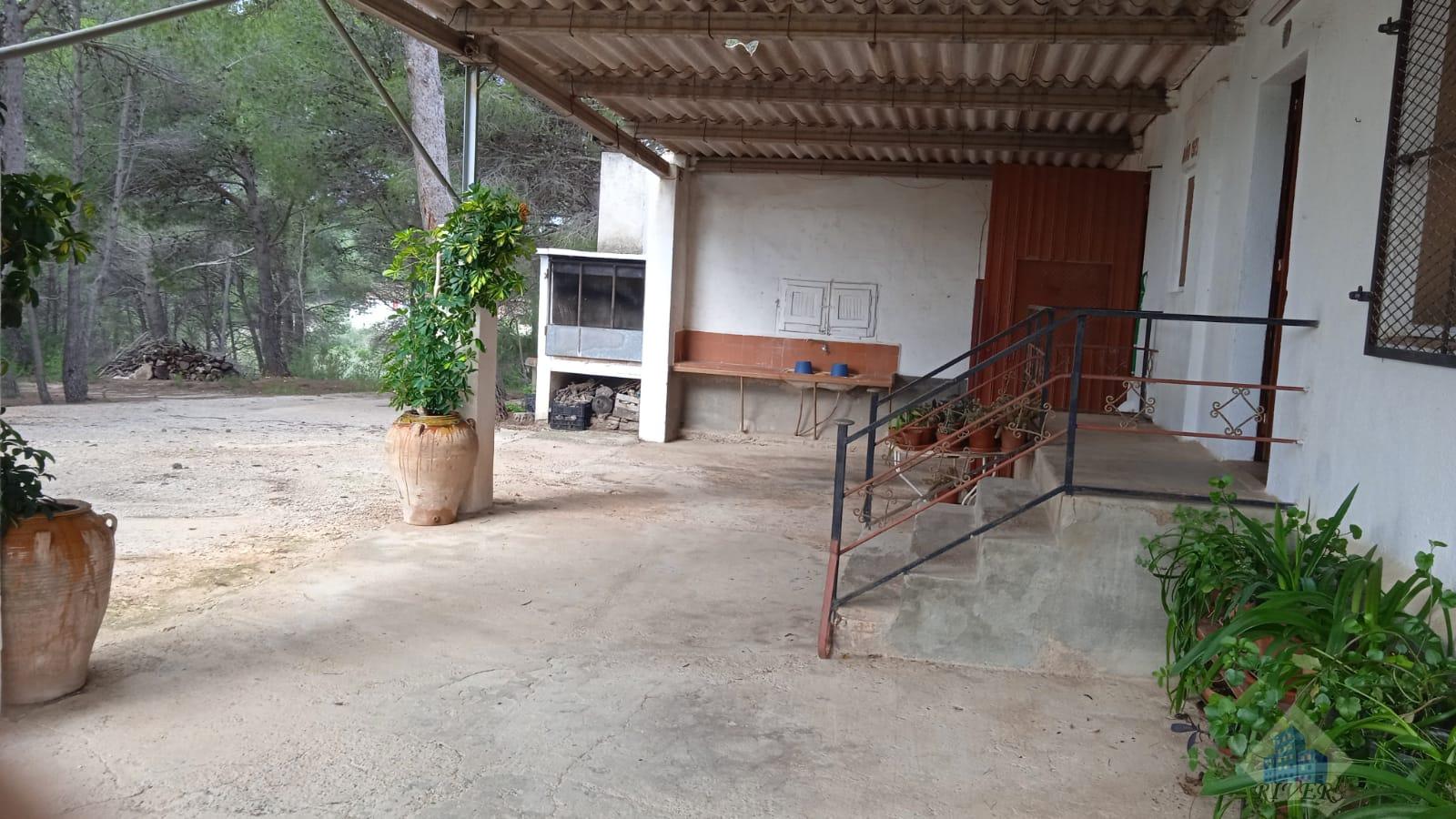 For sale of rural property in Tivissa