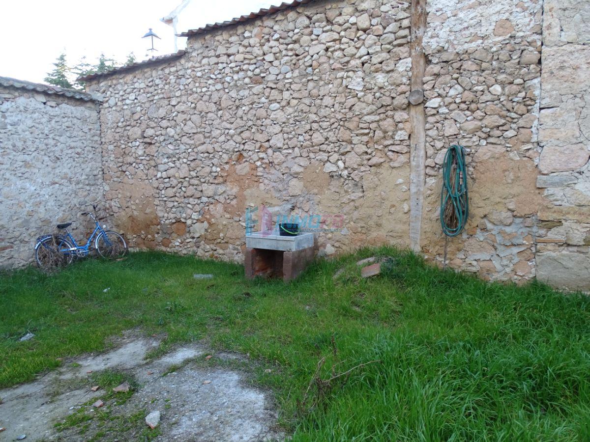 For sale of land in Turégano