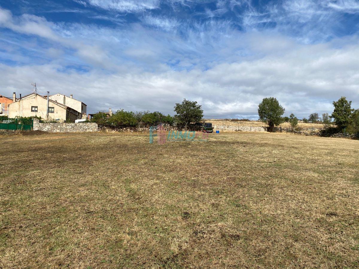For sale of land in Santiuste de Pedraza