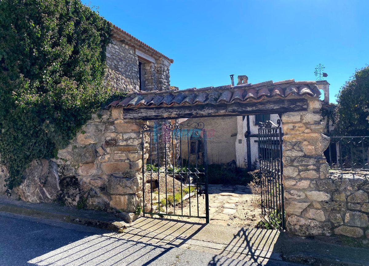 For sale of house in Losana de Pirón