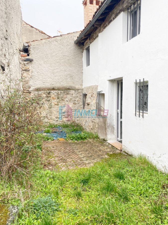 For sale of house in Carrascal de la Cuesta