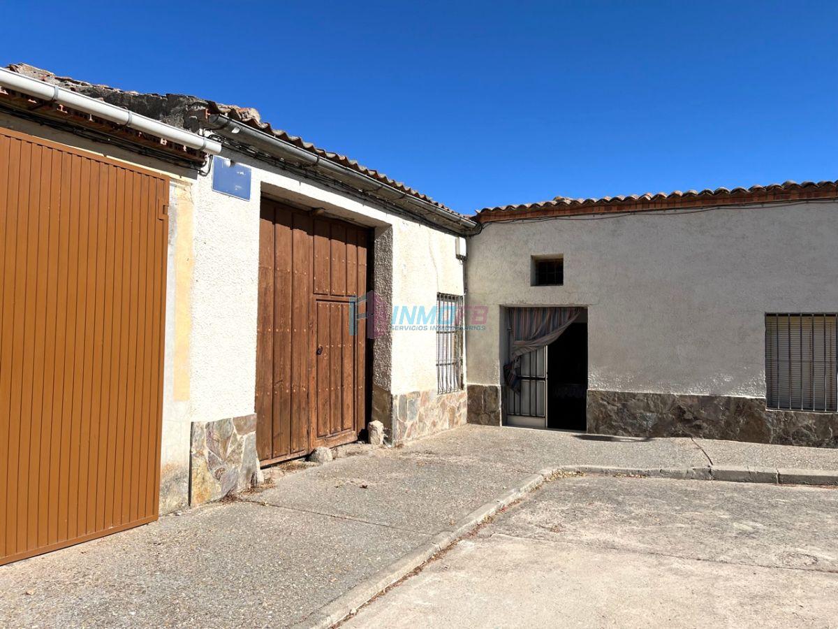 For sale of house in Santa María la Real de Nieva