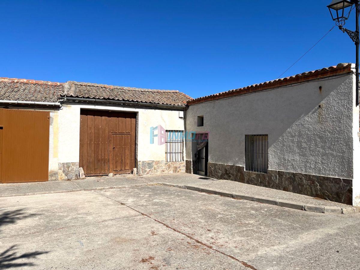 For sale of house in Santa María la Real de Nieva