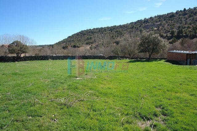 For sale of land in Orejana