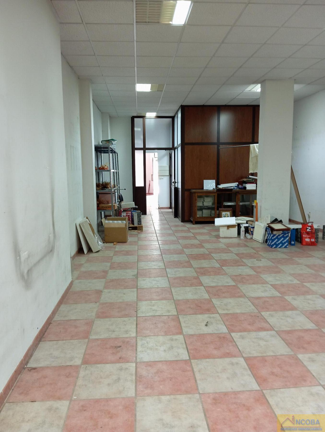 For rent of commercial in Zafra
