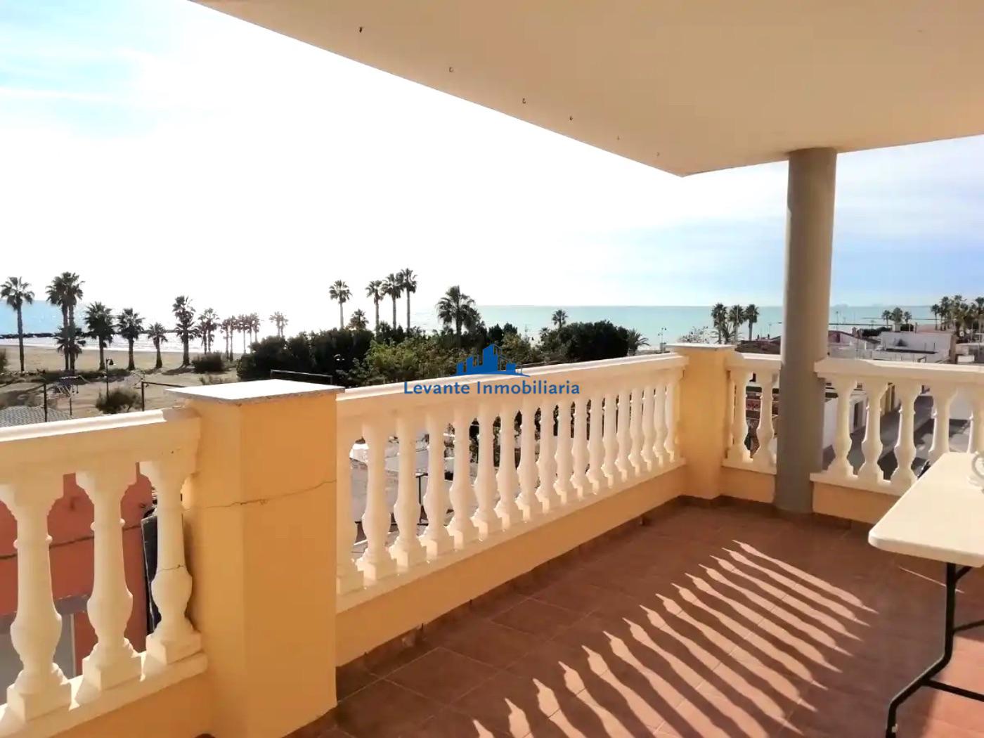 For sale of flat in Chilches